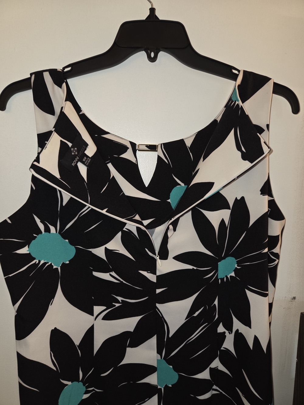 Ronni Nicole Black and White Floral Shift Dress - Picture 4 of 5